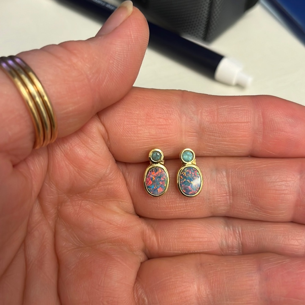 14 k yellow gold opal earrings
